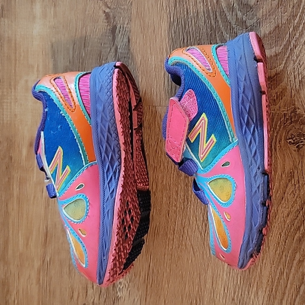 New Balance toddler shoes - Picture 2 of 5